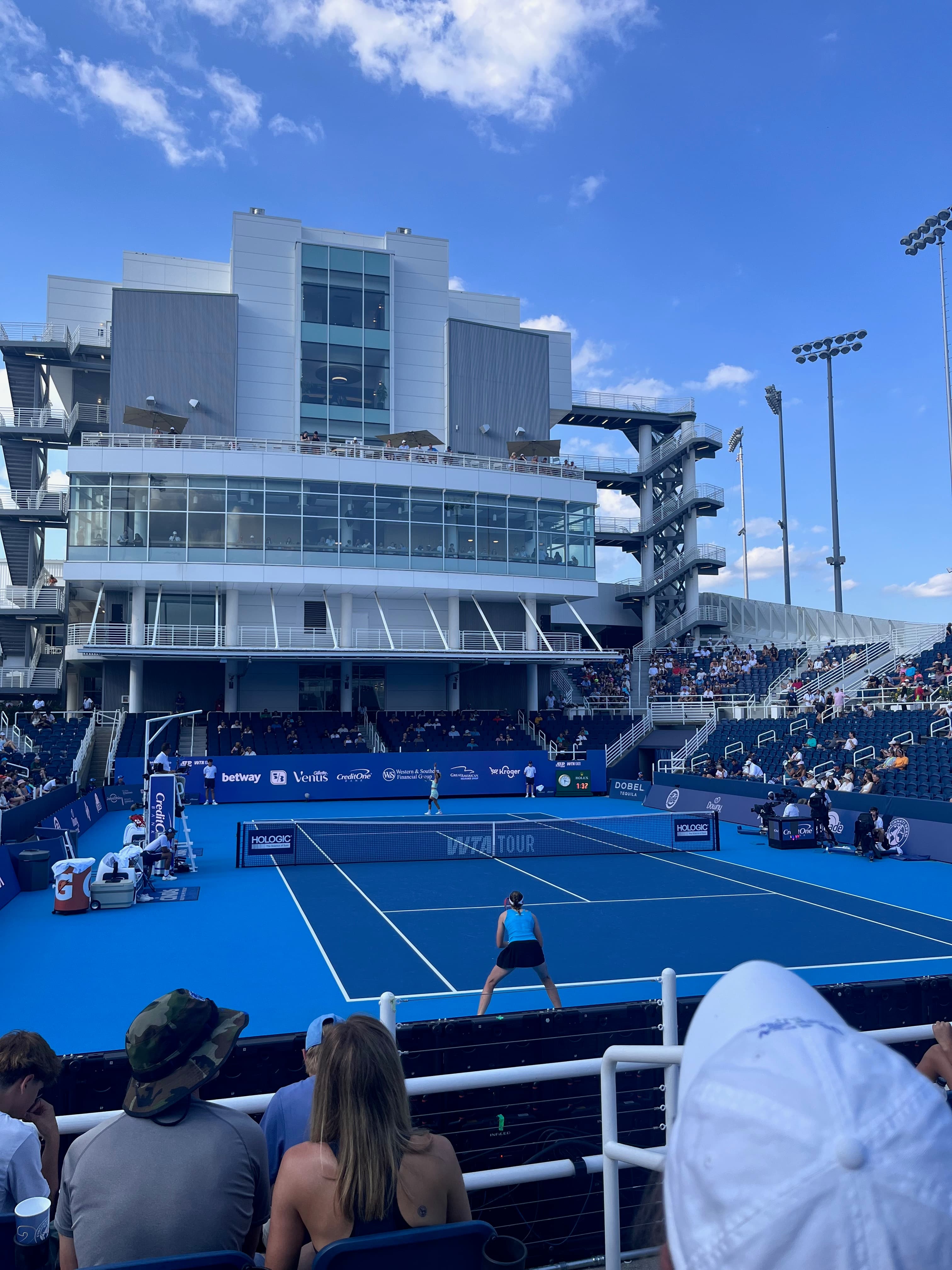 Rybakina returning serve