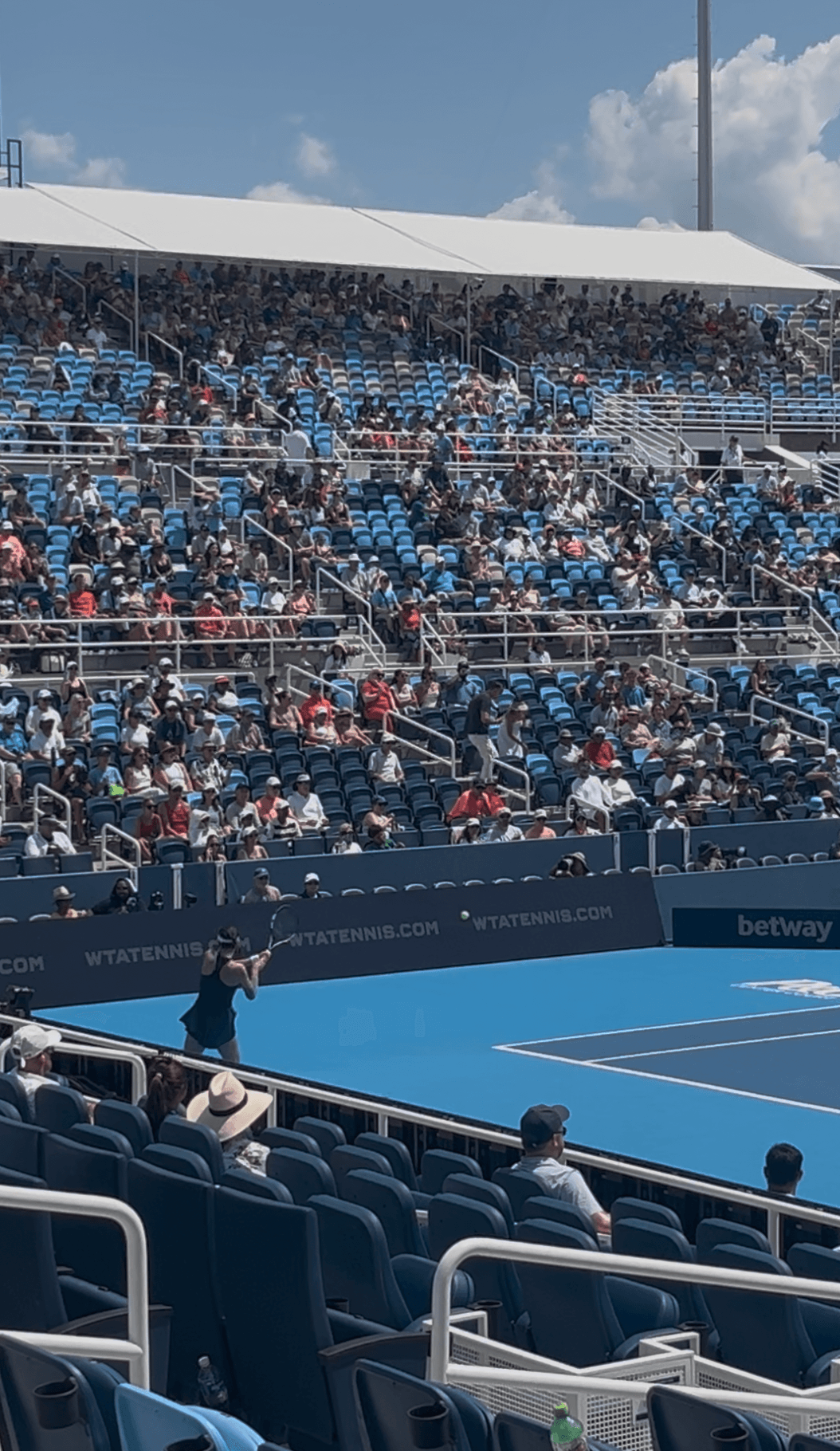 Coco returning serve